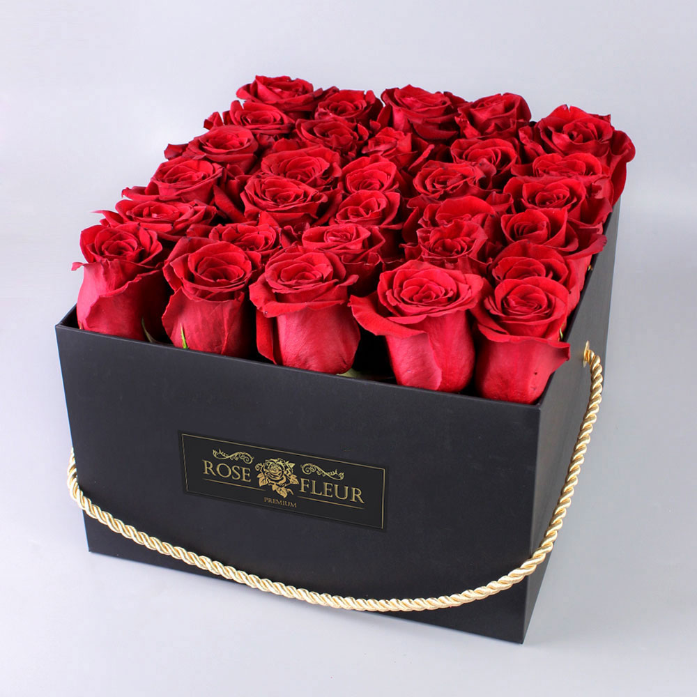 С днем рождения женщине цветы в коробке. Букет "день рождения". Красивые букеты с днём рождения. Розы в коробке. Красные розы в коробке.