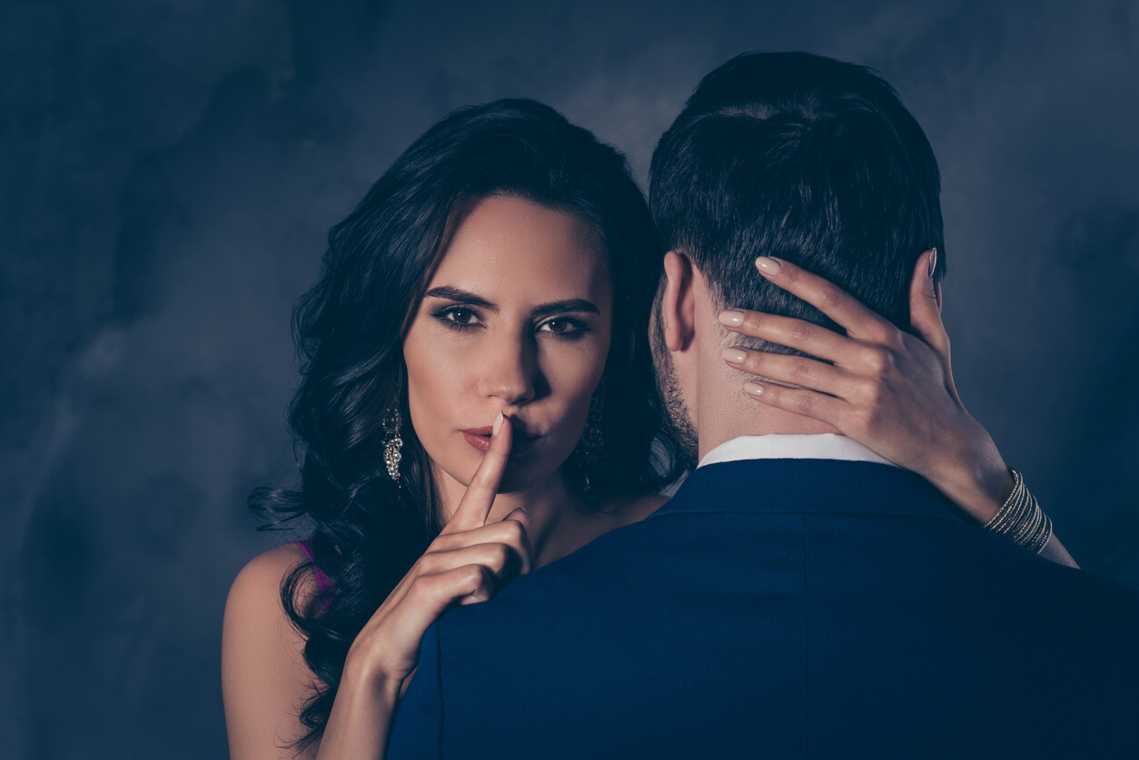 Две самые большие лжи, которые одинокие женщины чаще всего пытаются навязать мужчинам в том, что касается отношений